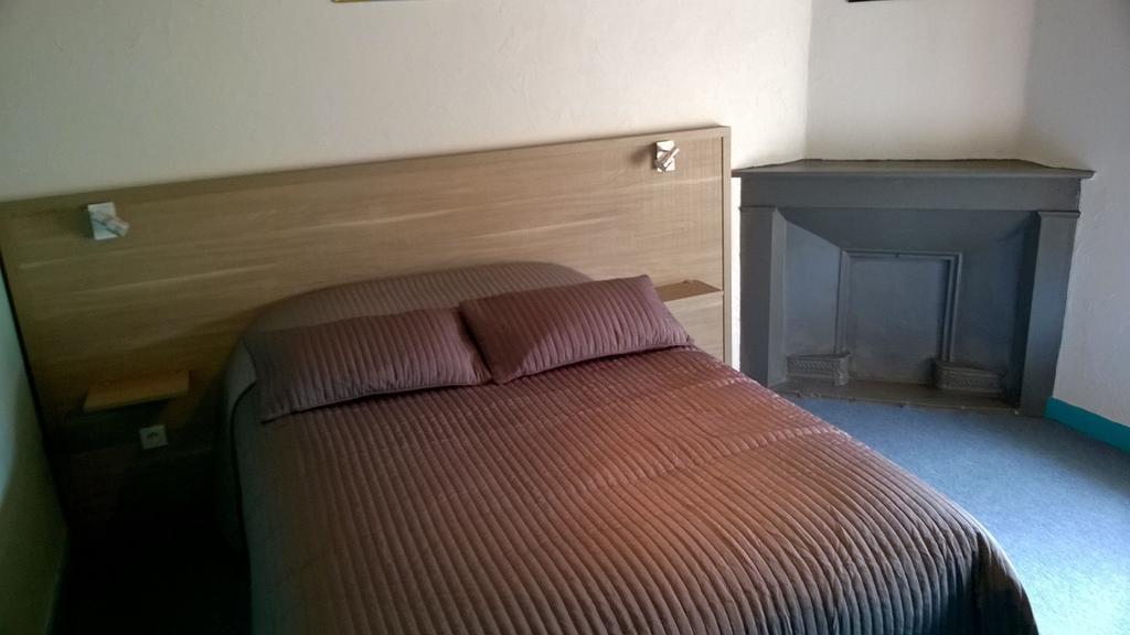 Hôtel des Voyageurs Vorey Chambre photo