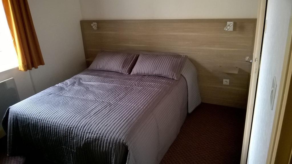 Hôtel des Voyageurs Vorey Chambre photo