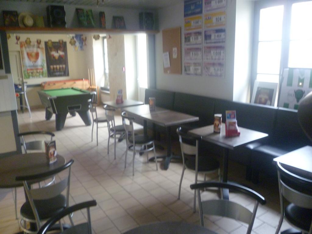 Hôtel des Voyageurs Vorey Extérieur photo