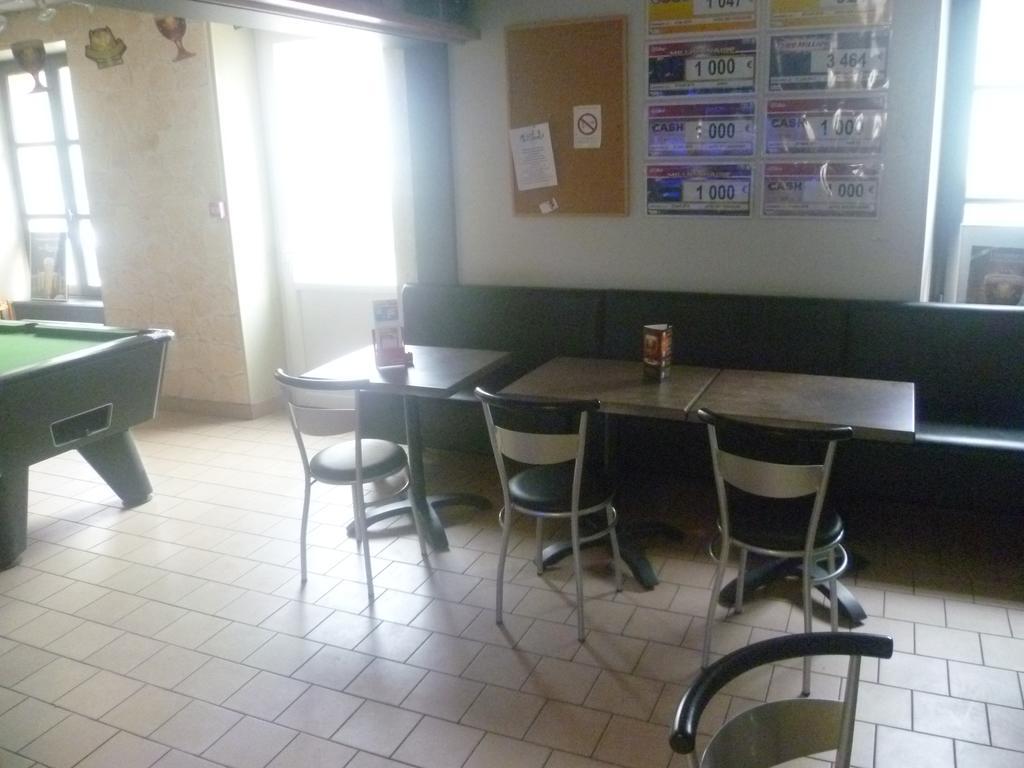 Hôtel des Voyageurs Vorey Extérieur photo
