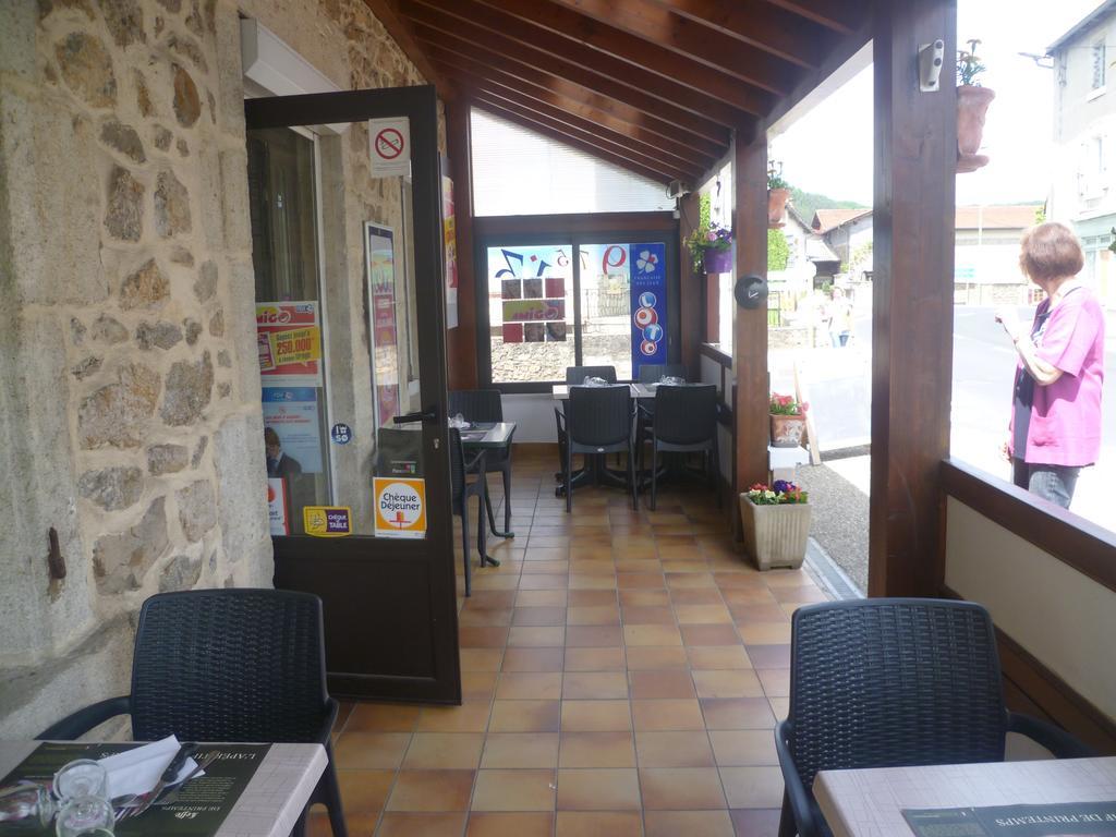 Hôtel des Voyageurs Vorey Extérieur photo