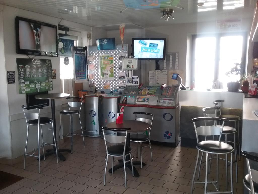 Hôtel des Voyageurs Vorey Extérieur photo